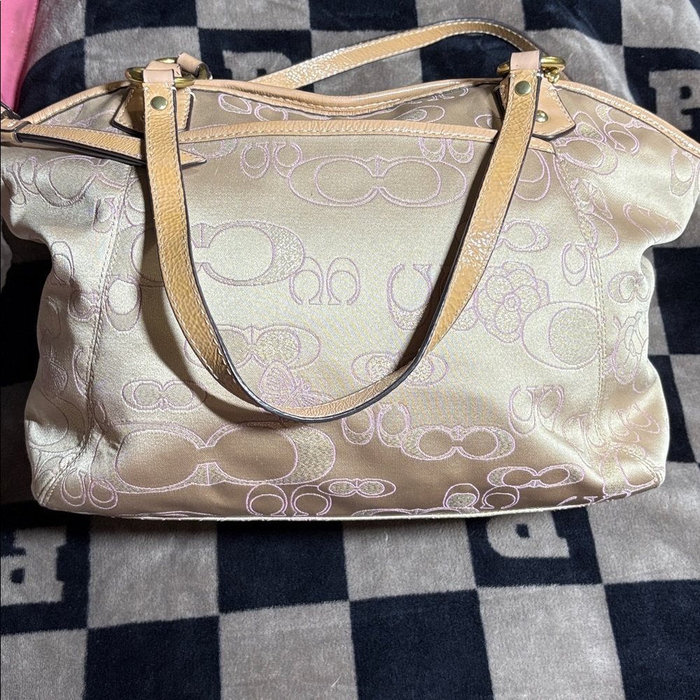 Coach Signature and Butterfly 🦋 Asia exclusive - Picture 7 of 10